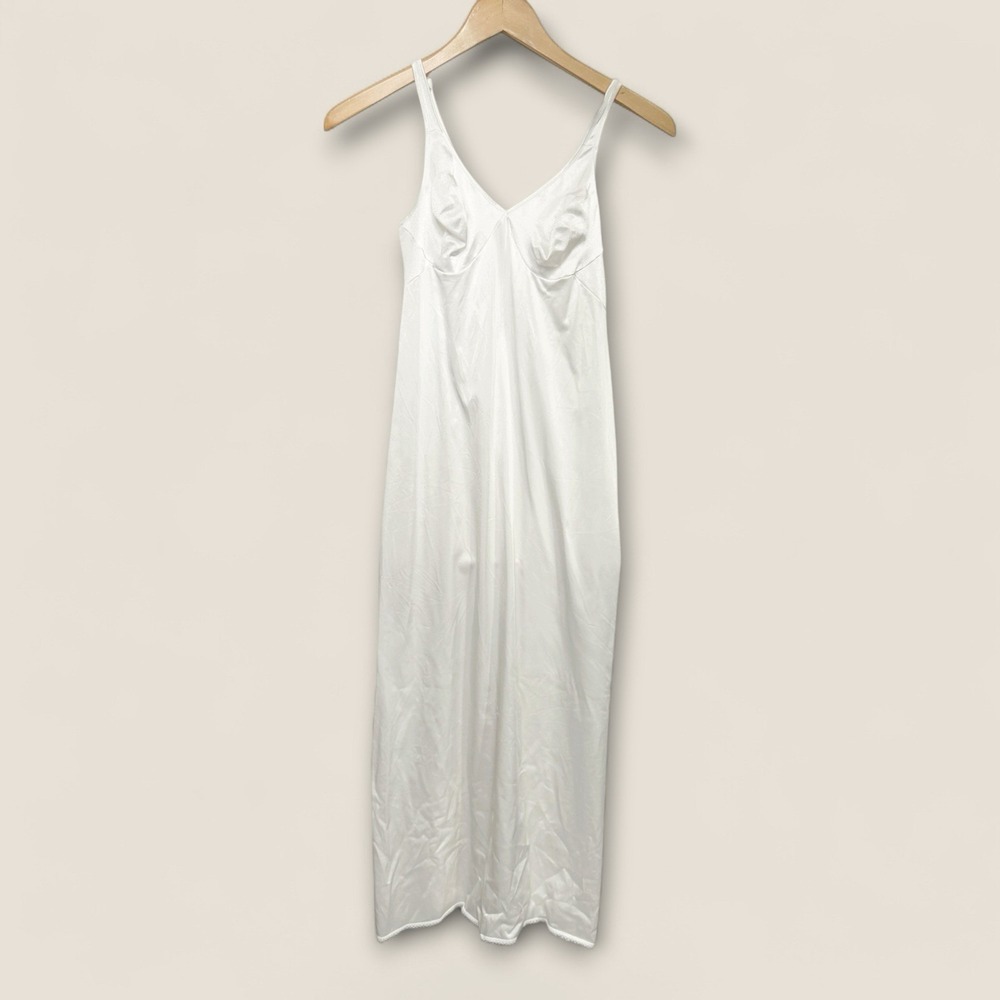 Vanity Fair style 10–706 size 34 nylon white slip dress